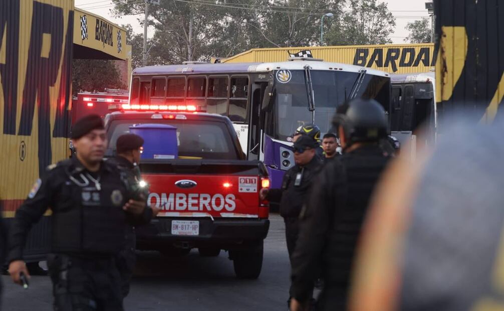 Cae helicóptero en Av. del Imán en Coyoacán / Foto: Fernanda Rojas. EL UNIVERSAL