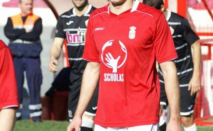 Equipo español estrena camiseta con logo del papa Francisco