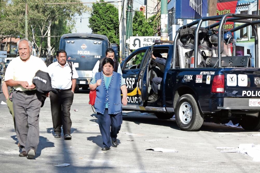 En un recorrido realizado por EL UNIVERSAL se observó que ante la presencia de la policía los peatones temían que se registrara un incidente similar al del martes, donde 13 policías resultaron lesionados y seis mototaxistas detenidos. (LUIS CORTÉS. EL UN)