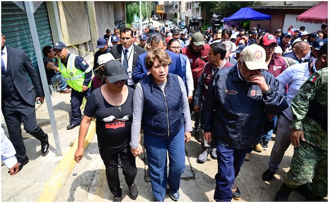 Gobierno de Edomex busca construir casas para familias afectadas por deslave en Jilotzingo; ya evalúan el terreno