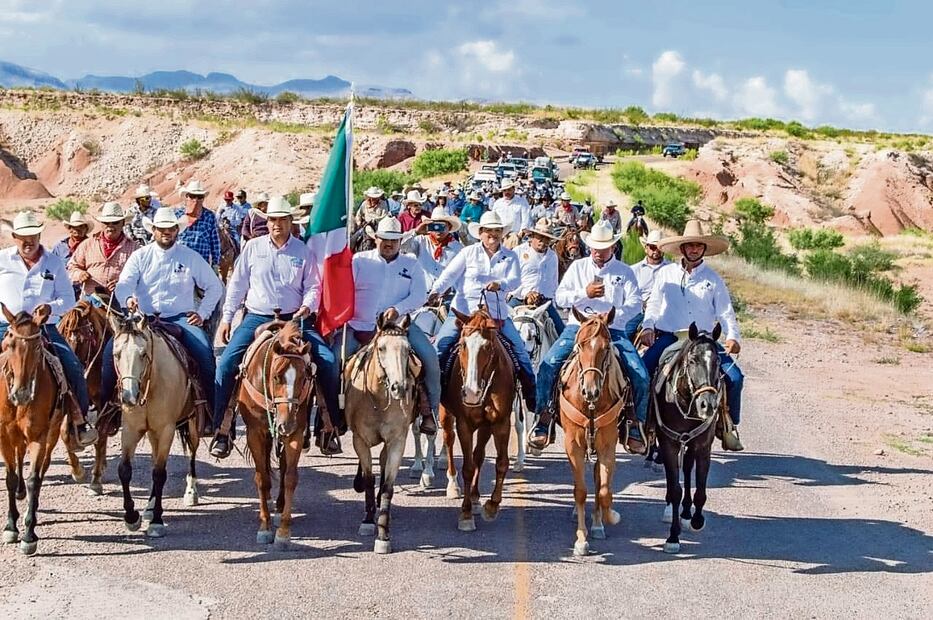 Cientos de jinetes montados en sus caballos realizan la travesía durante 14 días; la marcha sale en la actualidad desde Ciudad Juárez con rumbo a Parral Foto: Especial