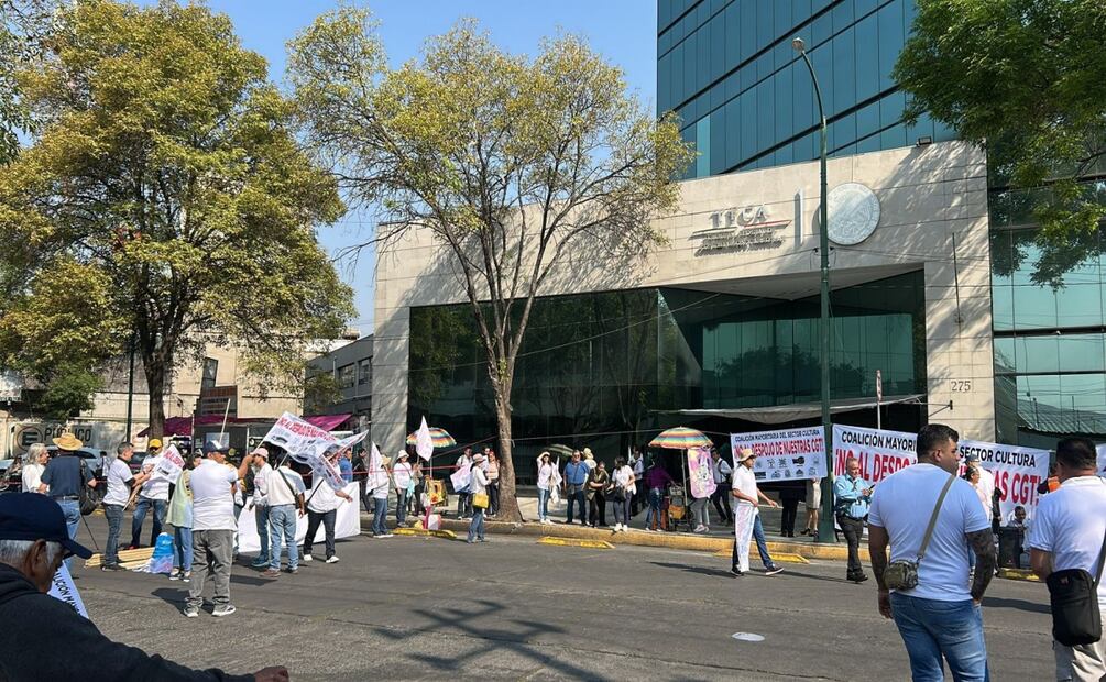 Protestan trabajadores de salud de Oaxaca; bloquean oficinas del IMSS Bienestar en CDMX. Foto: Especial