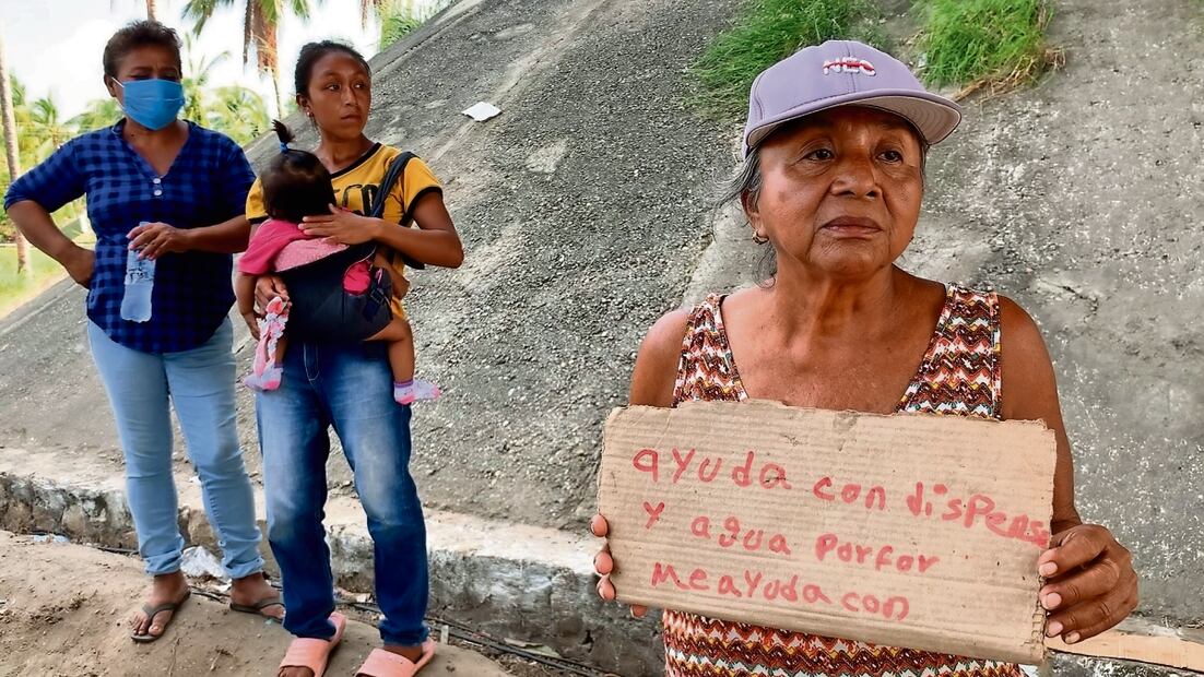 Habitantes de Oaxaquillas aseguran que la comunidad requiere alimentos para sobrevivir, así como apoyos al campo, debido a que las cosechas están destruidas. Foto: Iván Montaño | El Universal