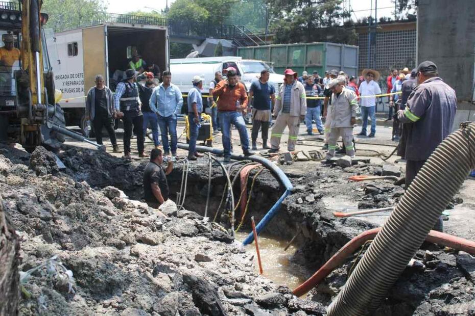 La Secretaría de Gestión Integral del Agua (Segiagua) de la Ciudad de México informó que ayer se registró una fuga en una línea de conducción de 12 pulgadas de diámetro. Foto: Darío Luna. EL UNIVERSAL 