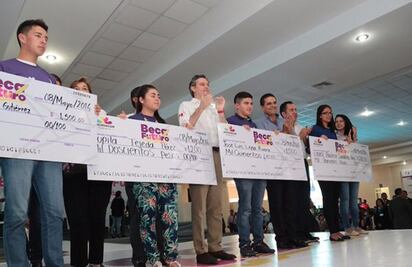 SEP rechaza que haya disminución de becas