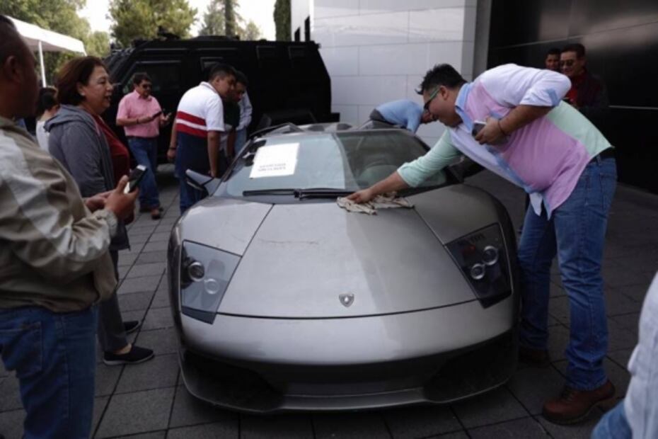 La camioneta Shelby, "el monstruo de Los Pinos", se vende en 1 millón 900 mil pesos en subasta