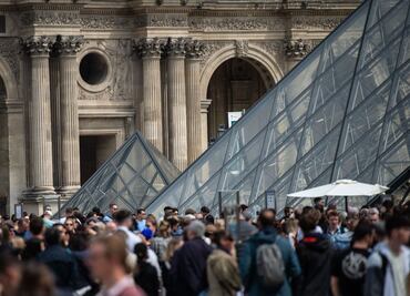 Tras acusación del exdirector del museo Louvre por lavado de dinero, el recinto tomará acciones legales