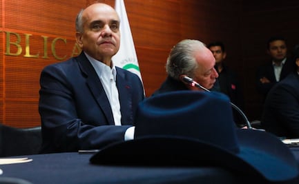 Asistente a foro en el Senado acusa hostigamiento por usar sombrero; Manuel Añorve anuncia extrañamiento