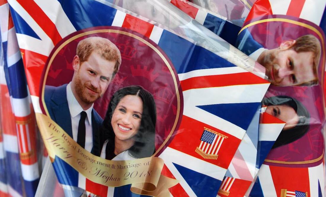 Bandera británicas con la imagen del príncipe Enrique y su prometida Meghan Markle. Foto: EFE