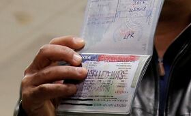 EU restringe visas a funcionarios centroamericanos por "explotación" de médicos cubanos; los acusa de trabajo forzado