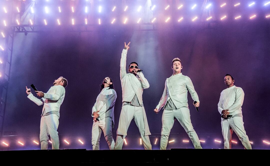 Cada integrante de los Backstreet Boys se disfrazaron de una Spice Girl para rendirles un homenaje. Foto: Amy Harris/Invision/AP, archivo