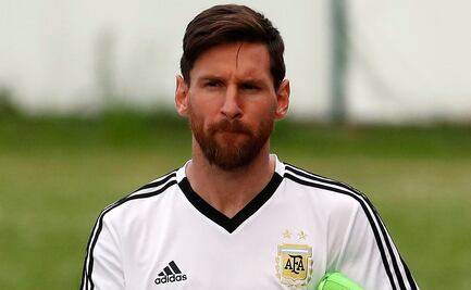 Messi cumple 31 años con la esperanza de acceder a los octavos de final