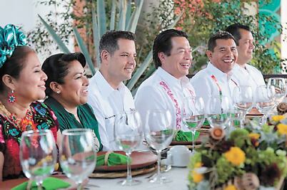 Asiste Murat a informe morenista