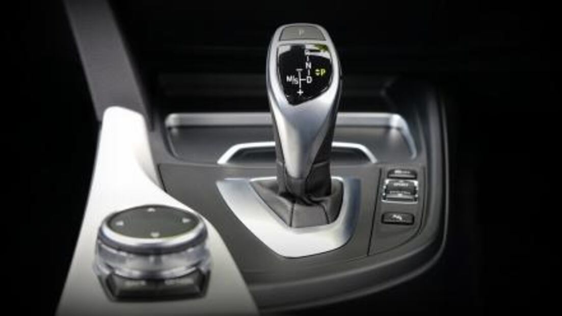 Transmisión manual de un auto. Foto: Pixabay
