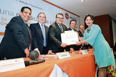 Se gradúan 68 profesores en el mejoramiento de calidad educativa