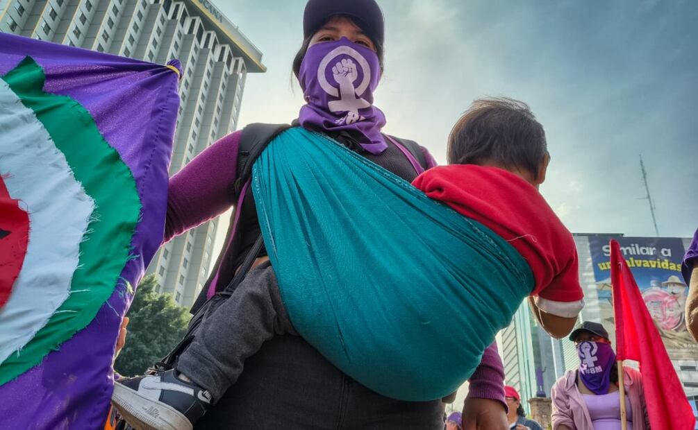 Mujeres durante la marcha del 25N en calles de la CDMX con motivo del Día Internacional para la Erradicación de la Violencia contra la Mujer (25/09/2025). Foto: Luis Camacho / EL UNIVERSAL