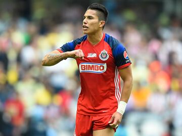 Carlos Salcedo regresaría a Chivas