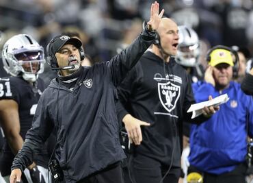 Entrenador de Raiders acepta que pensaron en empatar ante Chargers para eliminar a Steelers