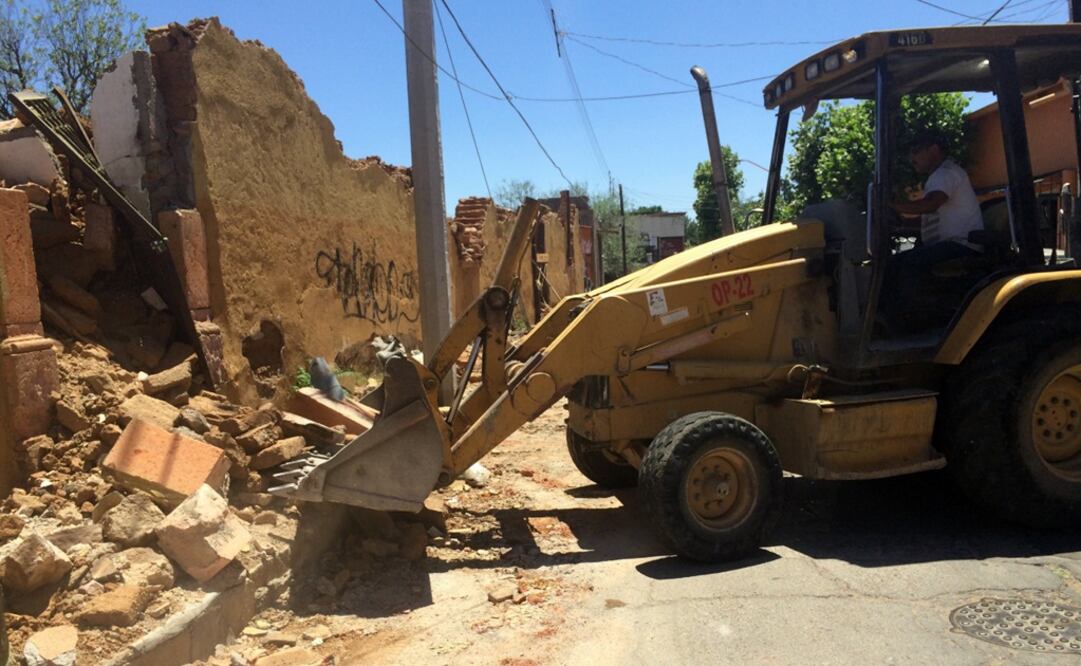 Pese a que la dependencia colocó un anuncio de suspensión, la prensa local informa que se sigue trabajando en el armado de la escultura. (FOTO: INAH)