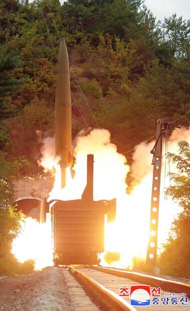 Corea del Norte lanza misil balístico ¿desde un tren?