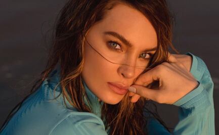 El look de Belinda en la playa: bikini cruzado y bolso de lujo 