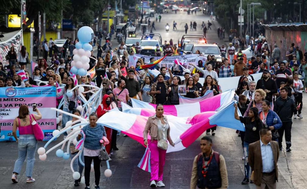 Protesta trans en Centro Histórico de la CDMX; colectivos exigen justicia ante ola de transfeminicidios.
Foto: Hugo Salvador/El Universal
