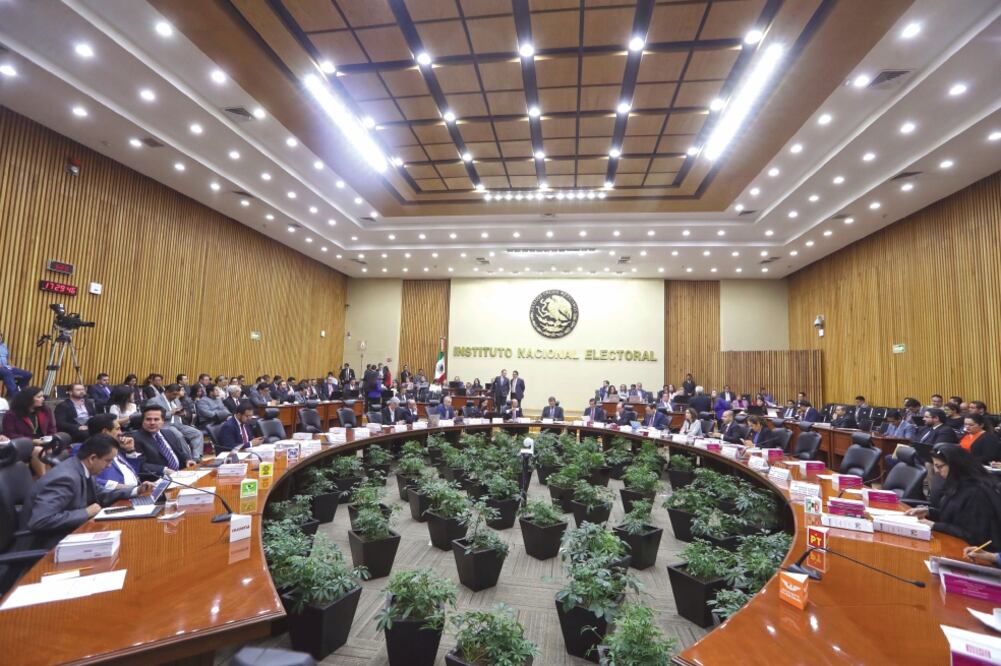 El Instituto Nacional Electoral impondrá una multa de 8.3 millones de pesos a los partidos que no enteraron impuestos al fisco de 2014 a 2016. (ARCHIVO EL UNIVERSAL)