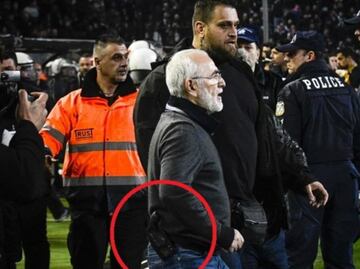 Presidente del PAOK intimida al árbitro con una pistola