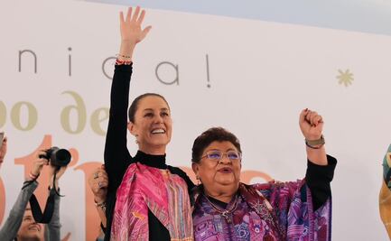 "Me sumo con entusiasmo": Ernestina Godoy acompaña en templete a Sheinbaum