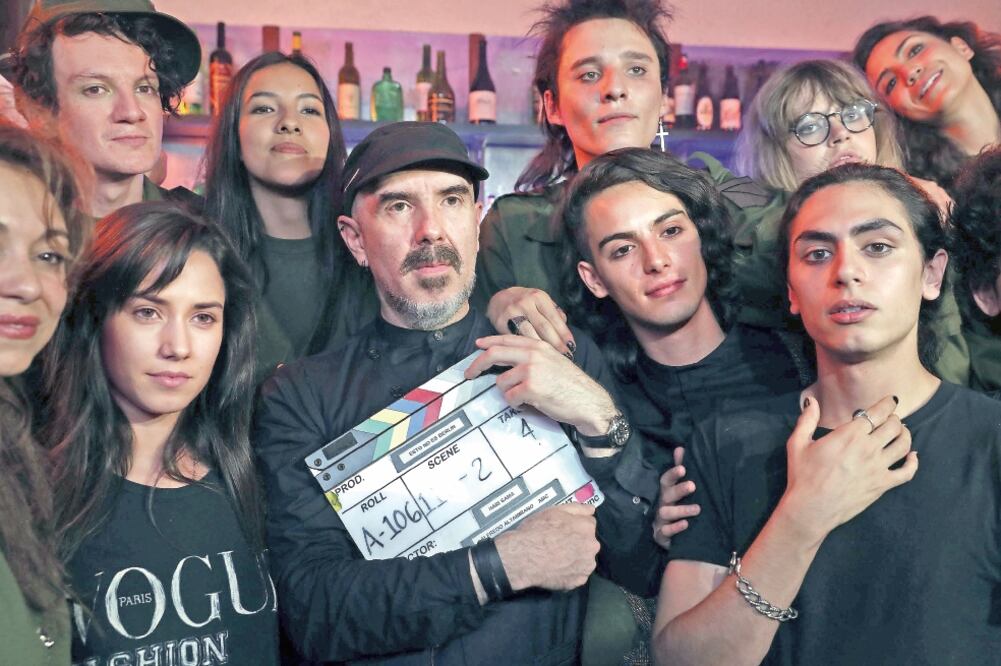 Director y elenco iniciaron la filmacion en la colonia Roma. (J. CARLOS REYES. EL UNIVERSAL)