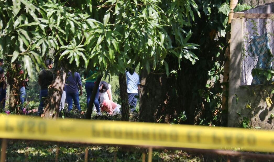 Elementos de la policía municipal aseguraron un rancho llamado El Manantial, en Macuspana, Tabasco, en el que se hallaron fosas clandestinas con restos humanos en su interior, el 26 de marzo de 2025. Foto: Luma López/EL UNIVERSAL