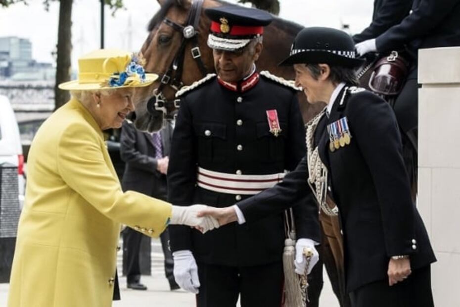 ¿Por qué la reina Isabel se vestía de colores tan vivos?