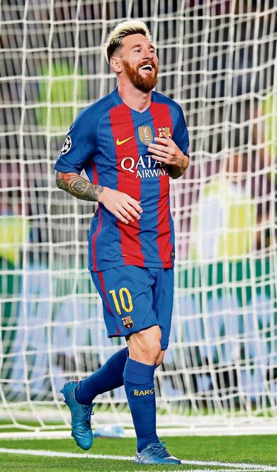 El segundo gol del argentino lo realizó a puro toque y paredes con su compañero Neymar (MANU FERNÁNDEZ. AP)