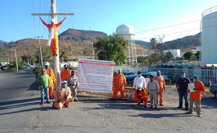 Trabajador petrolero se crucifica en Sonora; exige justicia y trabajo