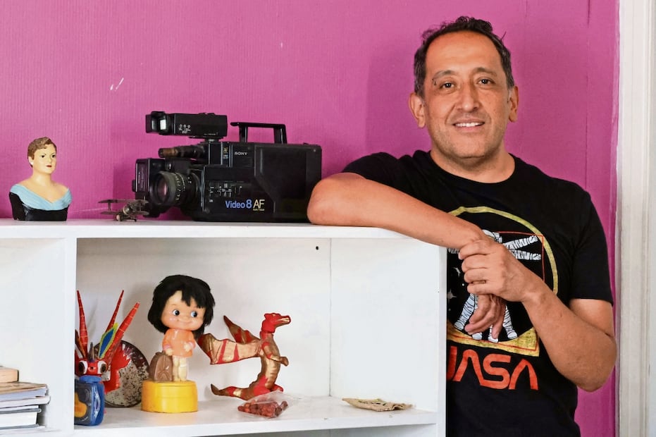 El director Julián Hernández de staca los claroscuros en las películas que retratan a la comunidad, incluido el conservadurismo de los 
espectadores y el móvil que impulsa hoy a la industria. Foto: Berenice Fregoso | El Universal