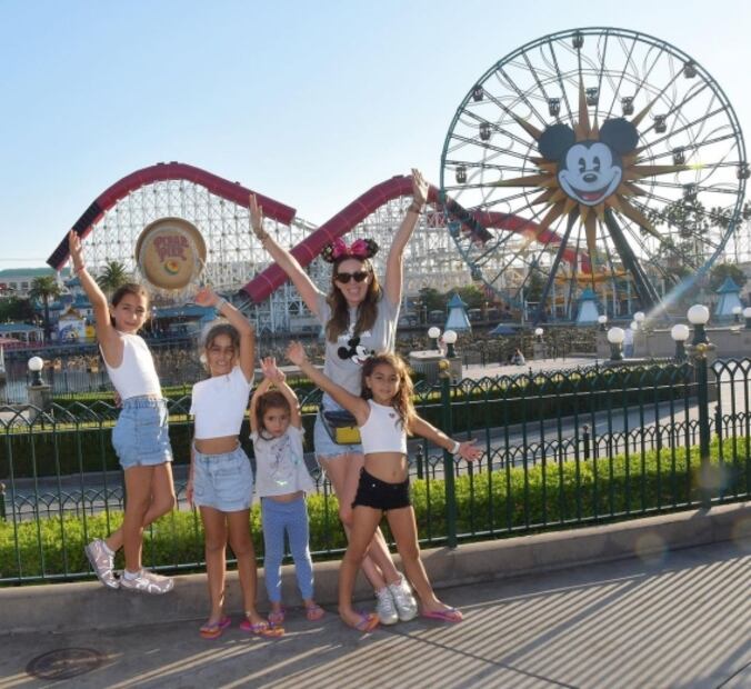 Jacky Bracamontes enseñó cómo decoró su hogar junto a sus hijas por Halloween
