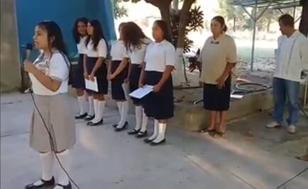 Lo que hay detrás del video viral de la niña que recita poesía con frases de AMLO