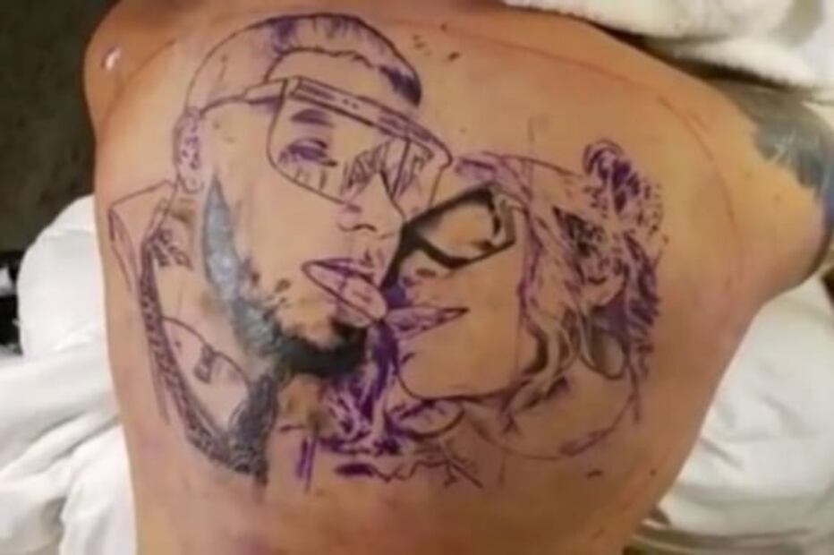 Qué hizo Anuel AA con el tatuaje del rostro de Karol G en su espalda