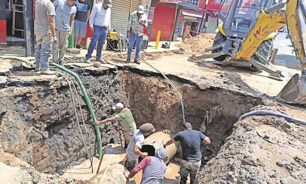 Fuga de agua afecta a 6 casas en Iztapalapa