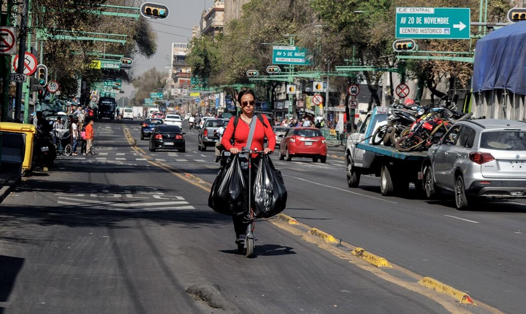 El Gobierno de la Ciudad de México va por la regularización de las motocicletas eléctricas, bicimotos y scooters eléctricos. Foto: Yaretzy M. Osnaya / EL UNIVERSAL