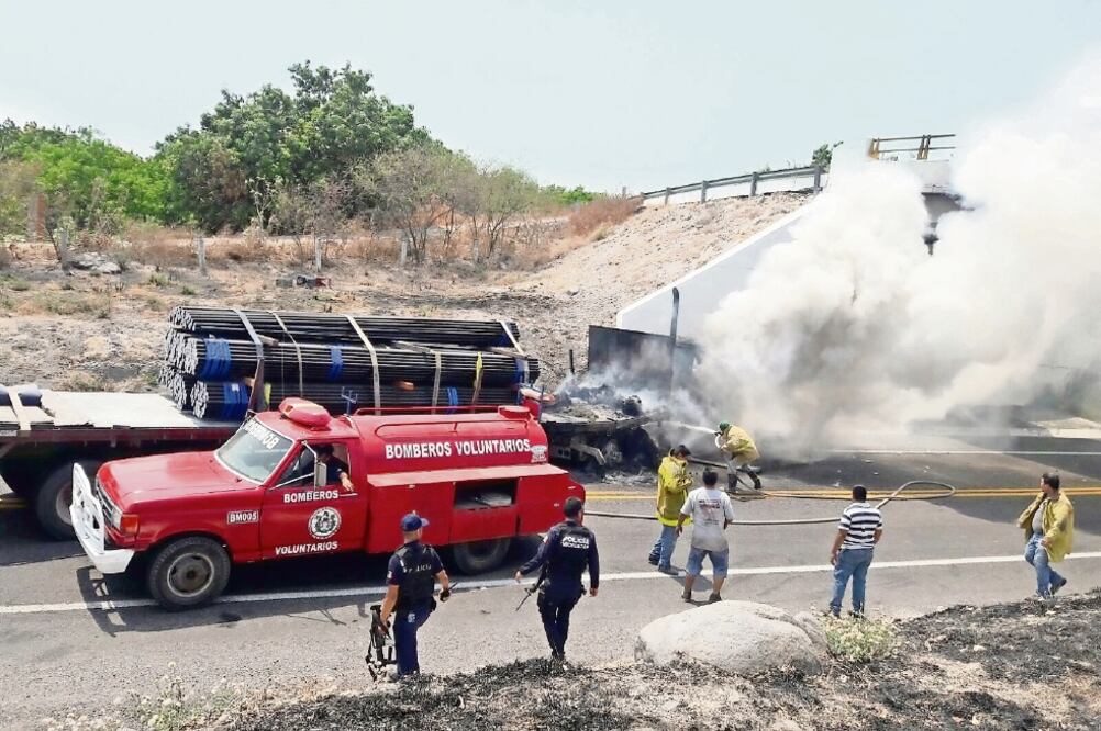 Los presuntos integrantes de Los Templarios se apoderaron de diferentes puntos carreteros, ante lo cual se reforzó un operativo conjunto para inhibir más hechos delictivos, señaló la Secretaría de Seguridad Pública (CORTESÍA)