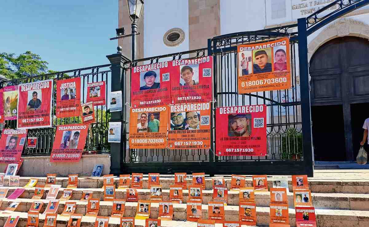 Con más de 200 fotografías de personas desaparecidas, exhibidas cerca del atrio de la Catedral de Culiacán, sus familias buscan visibilizar la tragedia que viven. Foto: Especial