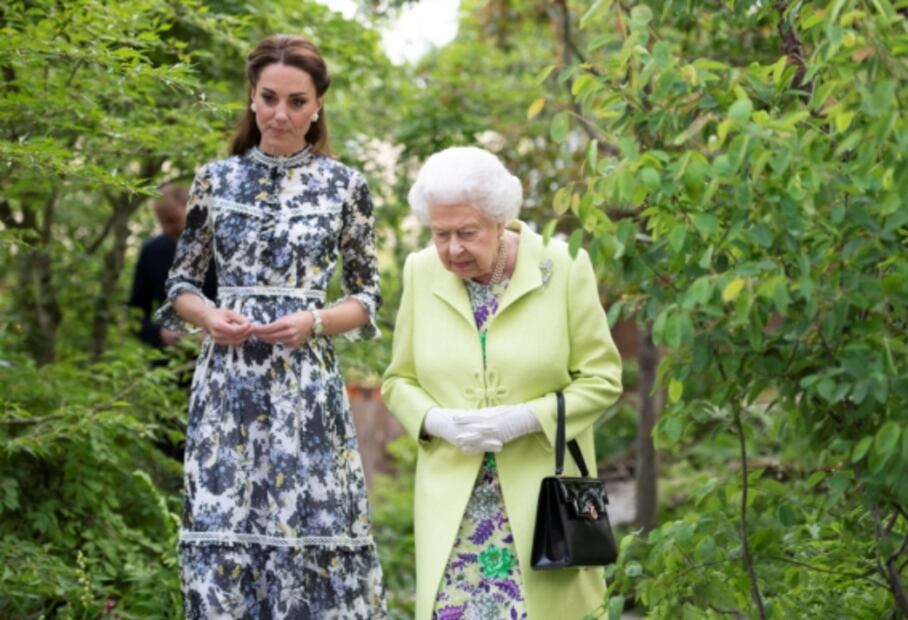 Kate Middleton luce un look ideal para esta temporada