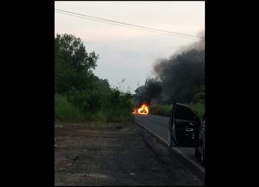 Queman vehículos tras operativo en zona sur de Veracruz