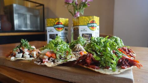 Presentan tostadas hechas con maíz orgánico michoacano