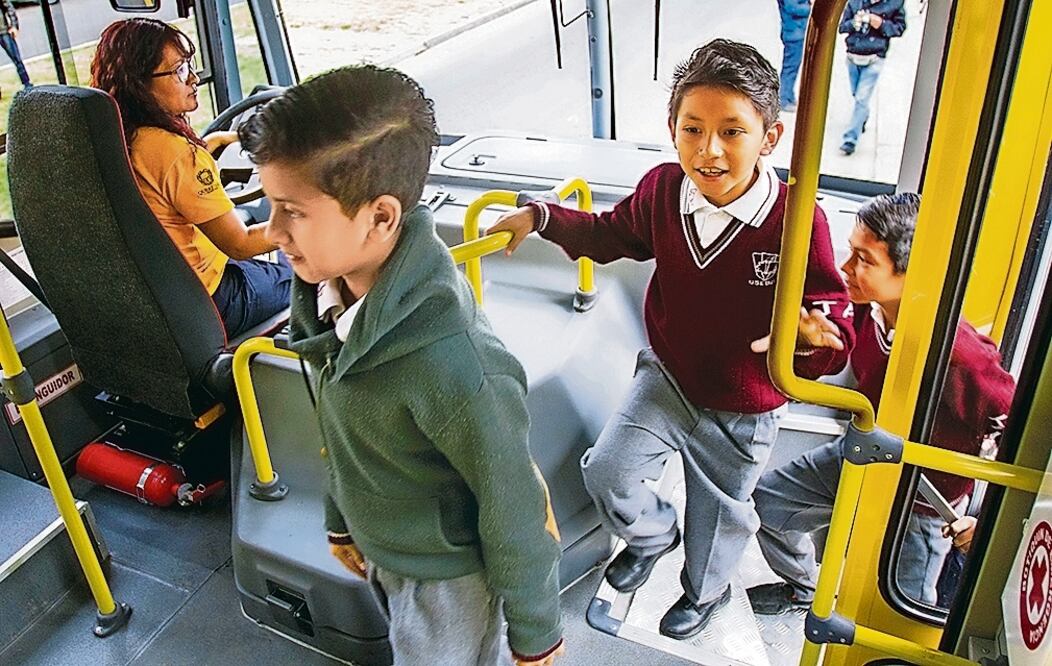 Diputados buscan establecer el transporte escolar gratuito en las instituciones públicas. Foto: Archivo/El Universal
