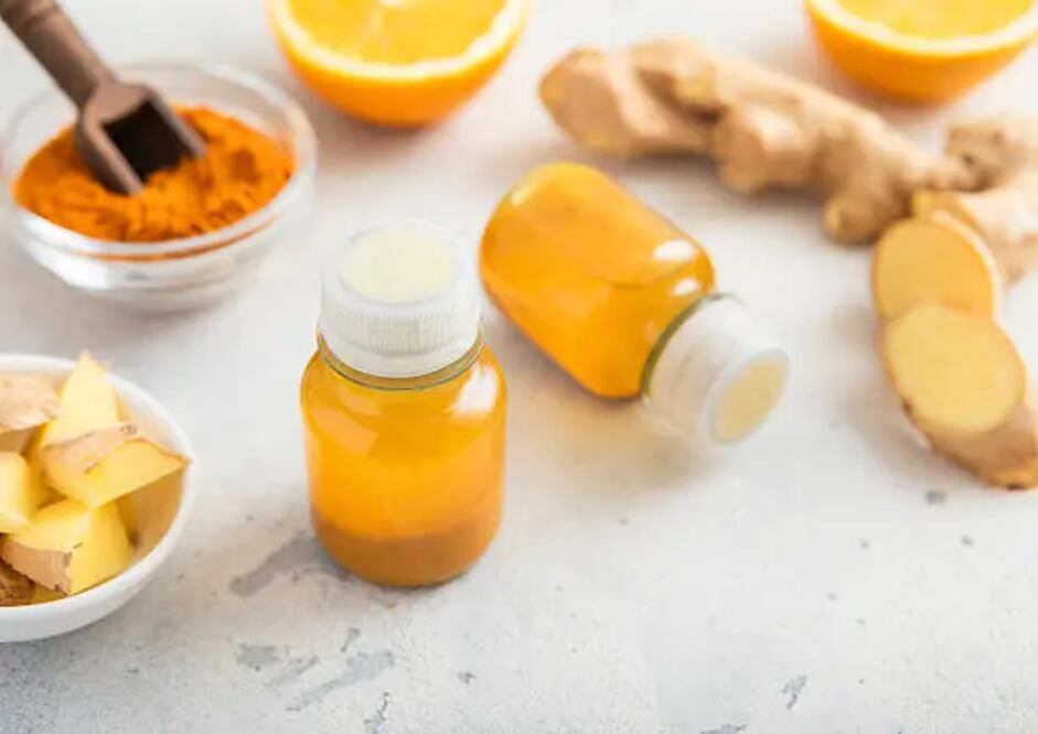 En conjunto, el jengibre, cúrcuma y limón ofrecen propiedades antiinflamatorias. Foto: Unsplash