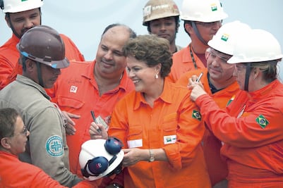 Ordenan bloquear bienes de Rousseff