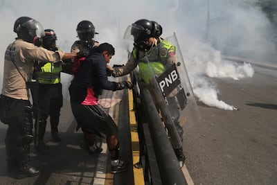 HRW denuncia "torturas y persecución" contra opositores en Venezuela