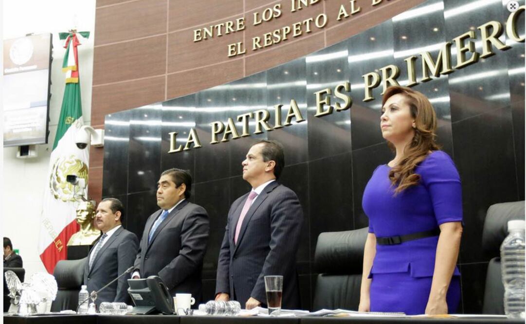 Aspectos de la Comisión Permanente al inicio de la sesión de hoy./Especial